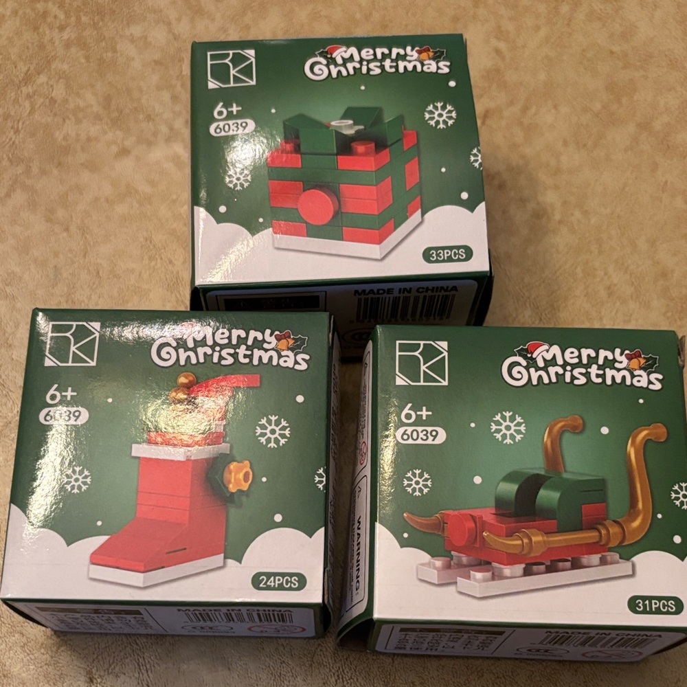 Lego style building blocks mini Christmas figures set of three New in package